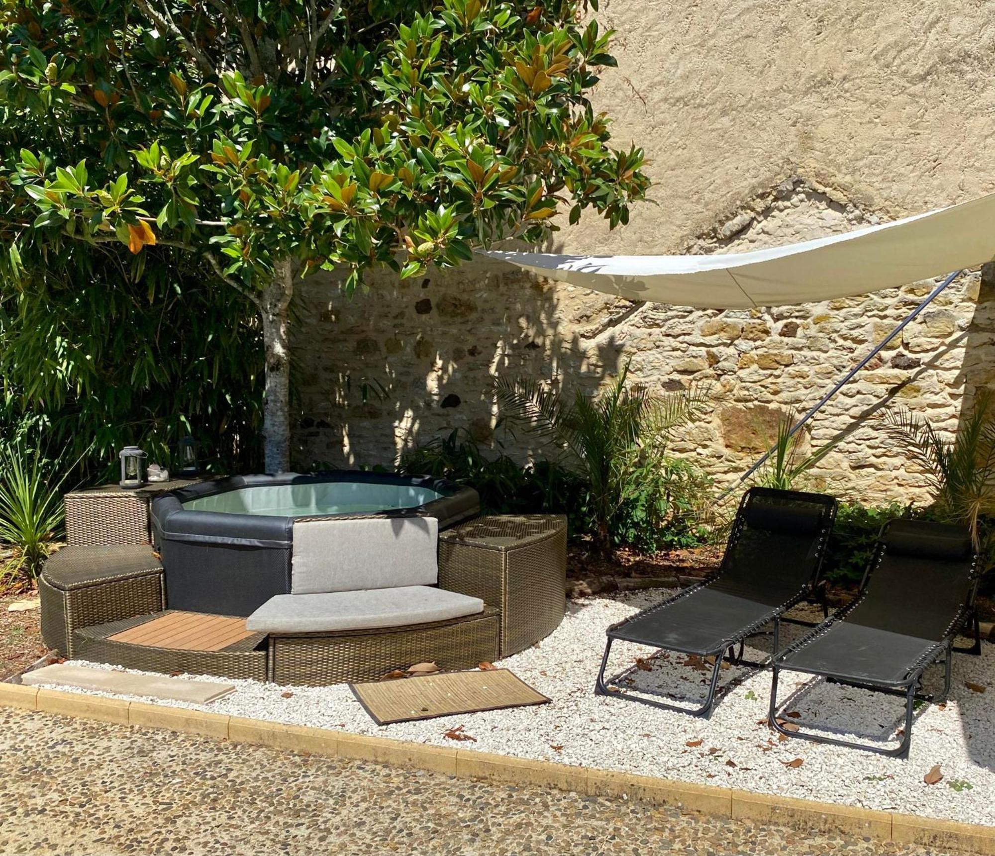 Auberge Du Relais D Auniac Hotel Bar Restaurant Piscine Anglars-Nozac Exterior photo